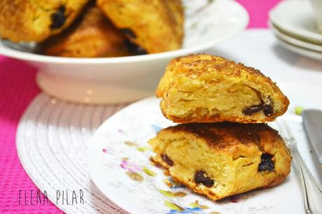 Scones irlandeses con pasas y mucha mantequilla