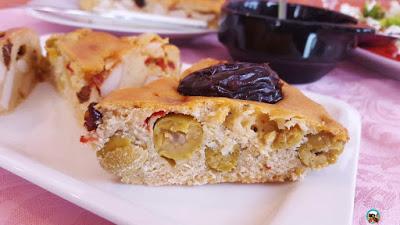 Pastel de pollo con dátiles