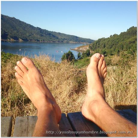 Mis pies observan la ría de Ferrol