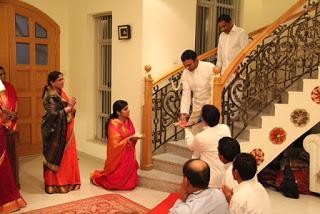 INCIDENTES CON LA FORMA SUTIL DE BHAGAVAN INCIDENTES CON LA FORMA SUTIL DE BHAGAVAN