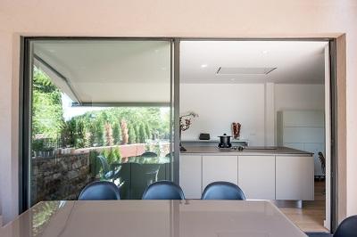 diseño-de-cocina-abierto-al-exterior