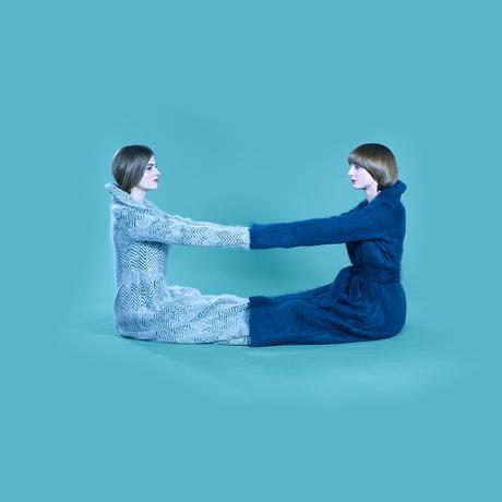 El peculiar universo de Bara Prasilova y sus fotografías de moda