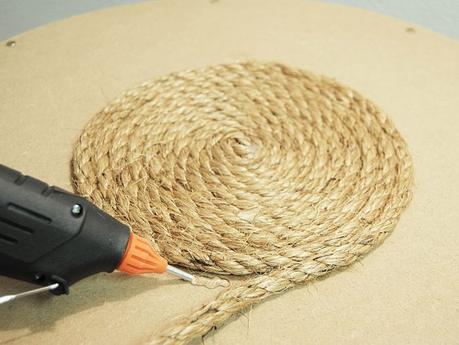 diy: taburete low cost con cuerda de sisal y color turquesa