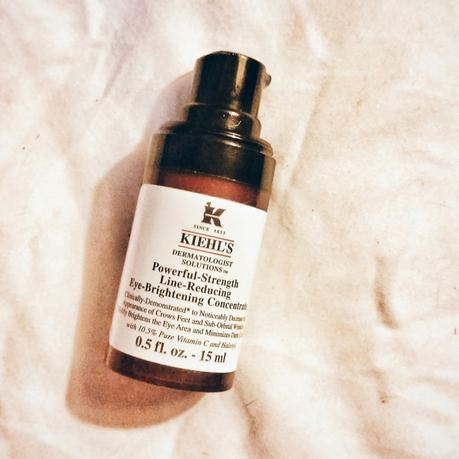 Powerful Strength Line Reducing Eye Brightening Concentrate de Kiehl's, vitamina C para los ojos.