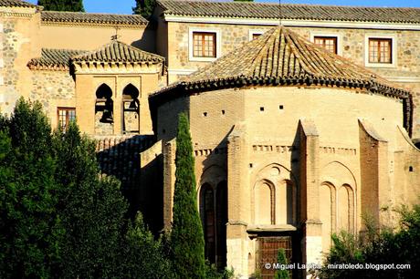 Escuela y ciudad de gloria tanta