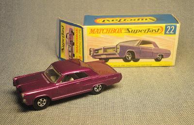 Pontiac de Matchbox y Superfast