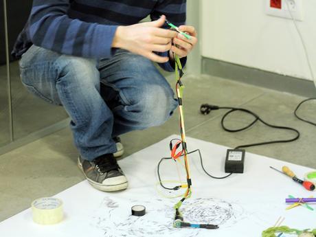 Taller de Máquinas de dibujar y movimiento. Capturando el viento Taller Capturando el Viento: Primeras pruebas del invento