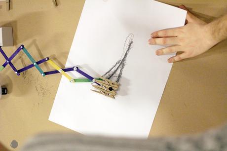 Taller de Máquinas de dibujar y movimiento. Capturando el viento Taller Capturando el Viento: Máquina de brazo articulado