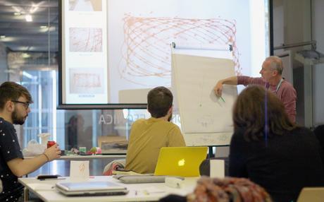 Taller de Máquinas de dibujar y movimiento. Capturando el viento Taller Máquinas de Dibujar y Movimiento explicación de Yago Torroja