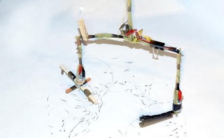 Taller de Máquinas de dibujar y movimiento. Capturando el viento Taller Capturando el Viento: el invento va tomando forma