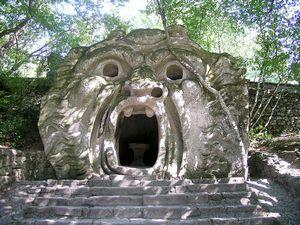 Jardin de los monstruos en Bomarzo, donde transcurre.