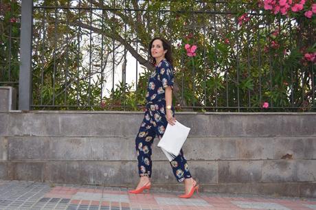 un_año_más_4 zara-flowered-jumpsuit-outfit