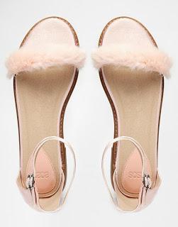 LOVE OR HATE: FURRY SANDALS | FASHION TRENDS