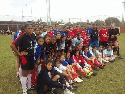 Fútbol femenino: Huracán y Prosol se midieron en Iguazú