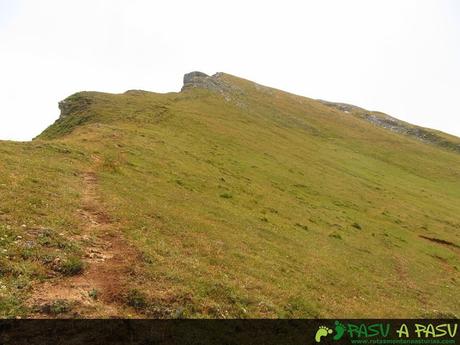 Subiendo el Jario desde el collado Boa Neón