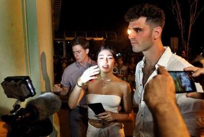 La hija de Madonna llega al céntrico hotel Saratoga de La Habana (Cuba), donde la reina del pop realiza una visita privada en la cual celebrará su 58 cumpleaños. 