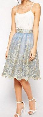 Invitadas con vestidos de encaje