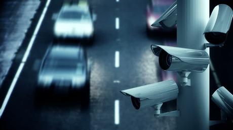 Cómo la vigilancia masiva genera miedo y autocensura en la sociedad