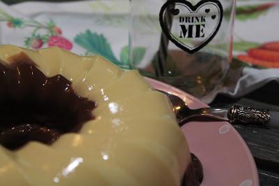 Gelatina de vainilla con base de chocolate