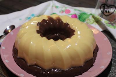 Gelatina de vainilla con base de chocolate