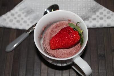 Mug Cake Fit con Avena y Fresas