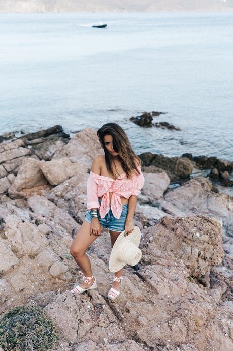 Mykonos-Collage_on_The_Road-Striped_Shirt-GRLFRND_Shorts-Straw_Hat-Denim-Espadrilles-Soludos_Escapes-Greece-Outfit-20