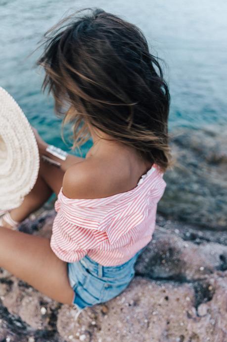 Mykonos-Collage_on_The_Road-Striped_Shirt-GRLFRND_Shorts-Straw_Hat-Denim-Espadrilles-Soludos_Escapes-Greece-Outfit-44