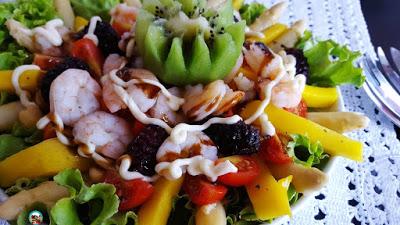 Ensalada de gambas y mango