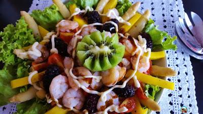 Ensalada de gambas y mango