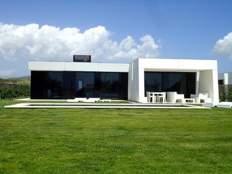 REFUGIOS DE VERANO: VIVIENDAS DE A-CERO EN LA COSTA