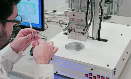 Instalaron la primera bioimpresora desarrollada en Argentina.