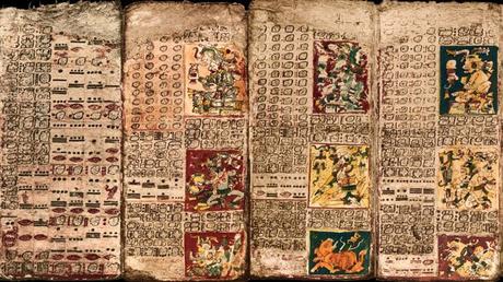 El prefacio de la Tabla de Venus del Códice de Dresden, primer panel de la izquierda y las tres primeras páginas de la tabla. 