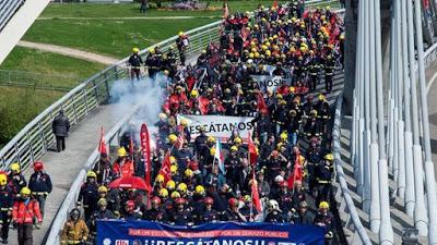 Semana negra en Galicia, acosada por el fuego.