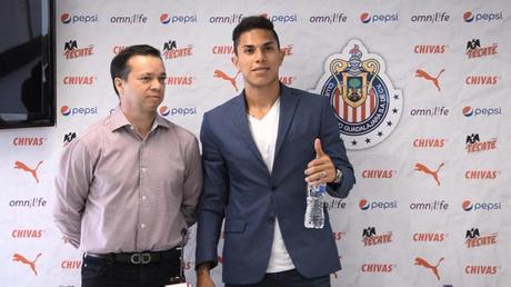 Chivas hizo un gran sacrificio para que Carlos Salcedo se fuera a Italia