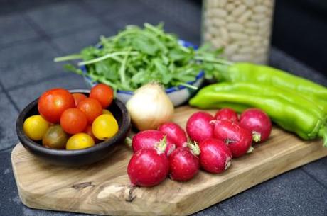 ensalada-de-alubias-blancas-con-rabanitos-y-rucula-01