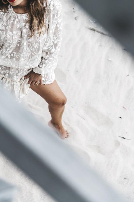 Revolve_in_The_Hamptons-Zimmermann-Embroidered_Dress-WHite_Dress-Chloe_Fay_Bag-Chloe_Wedges-Outfit-65