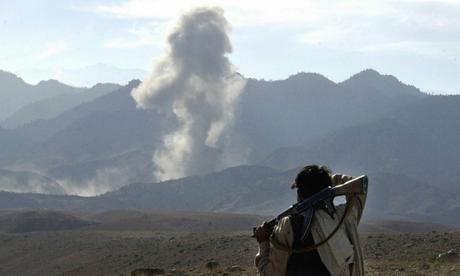 Tora Bora (2001): Bin laden se escabulle por las montañas.