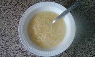 SOPA DE FIDEOS Y POLLO