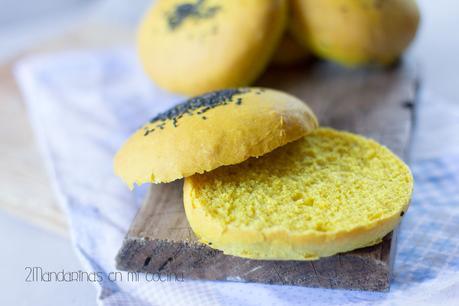 como preparar pan de hamburguesa a la curcuma. hamburguesa gourmet