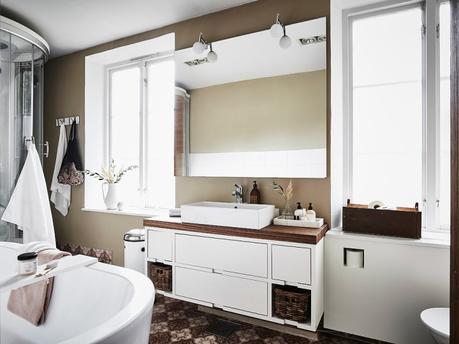 puerta secreta Precioso dúplex con puerta secreta en el ático pared ladrillo visto panelados de madera estilo nórdico escandinavo diseño interiores decoración ático dúplex blog decoración nórdica 