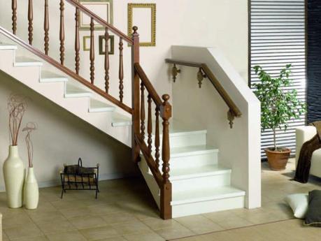 ¿Por qué elegir un pasamanos de madera para tus escaleras?