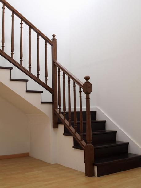 ¿Por qué elegir un pasamanos de madera para tus escaleras?