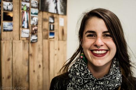 Retrato de la bloguera de viajes Andrea, de Lapiz Nómada