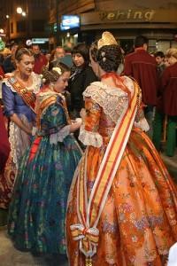 Vestidas de falleras Guia para Fallas 2010