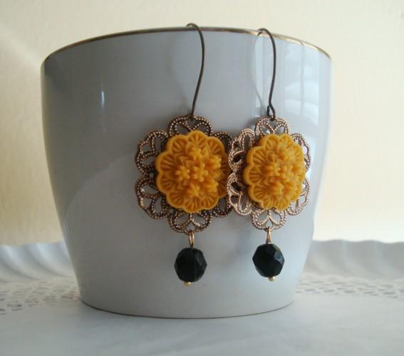 PENDIENTES ANTOINETTE OCRE Y NEGRO