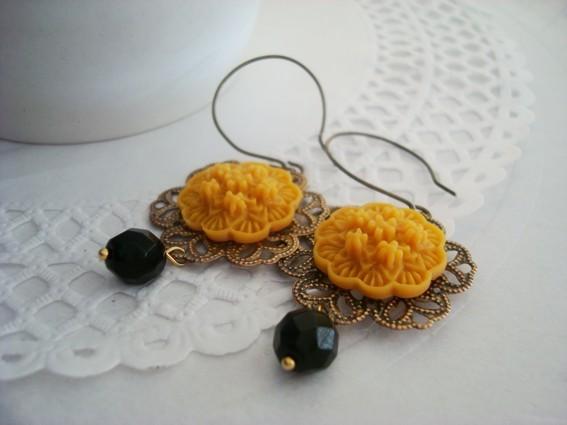 PENDIENTES ANTOINETTE OCRE Y NEGRO