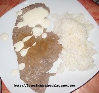 BISTEC CON ARROZ Y SALSA ROQUEFORT