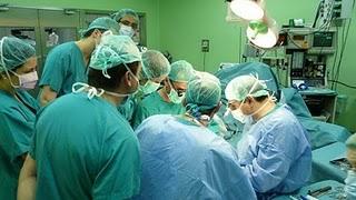 Ultramicrocirugía para implantar un dedo del pie en la mano