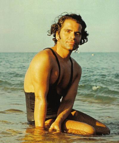 A BIG FASHION ENIGMA // UN GRAN ENIGMA DE LA MODA A BIG FASHION ENIGMA // UN GRAN ENIGMA DE LA MODA