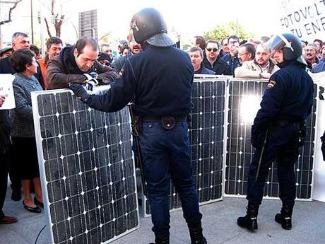 Las eléctricas exigieron a Industria un recorte de las primas fotovoltaicas. Hoy se decide en el Congreso